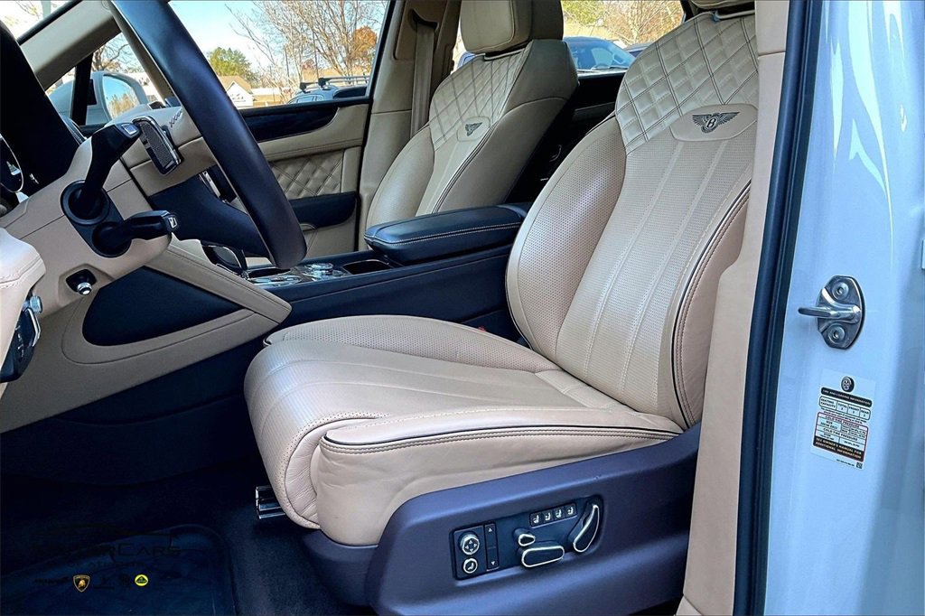 Used 2021 Bentley Bentayga image 22