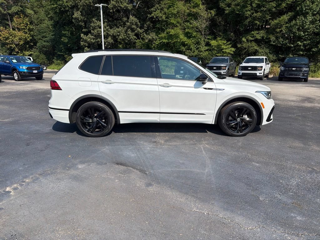 Used 2023 Volkswagen Tiguan SE R-Line FWD image 2