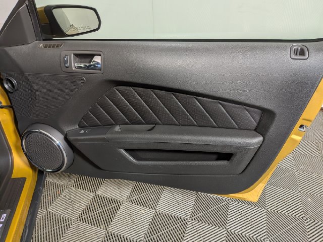 Used 2010 Ford Mustang Coupe RWD image 30