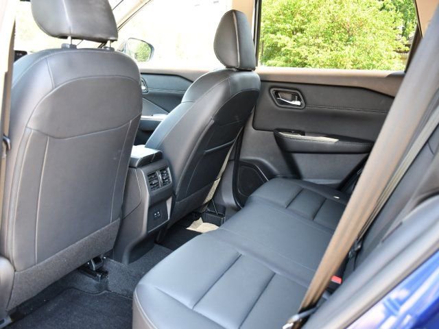 Used 2023 Nissan Rogue SL AWD/4WD image 17