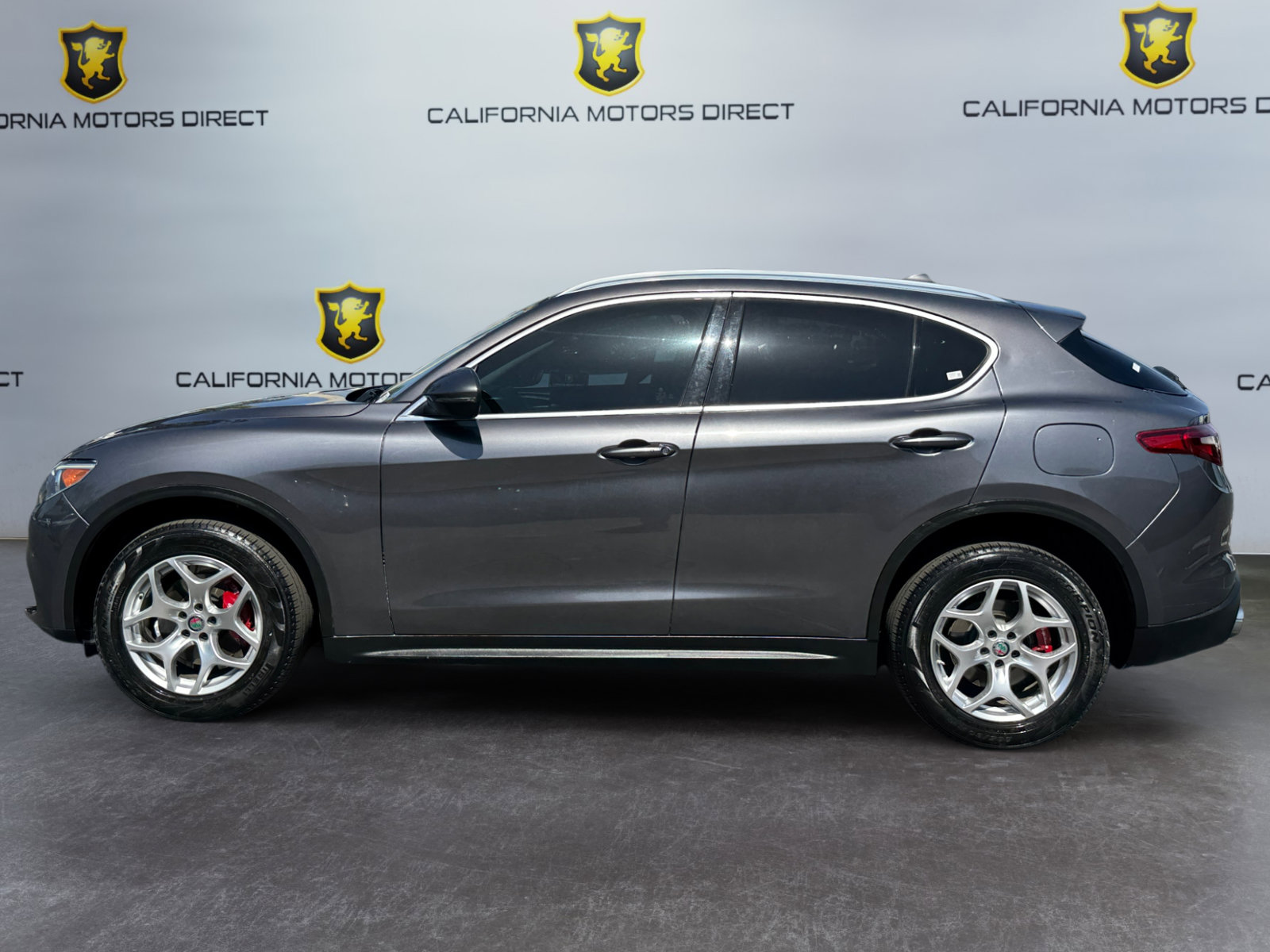 Used 2019 Alfa Romeo Stelvio RWD image 2