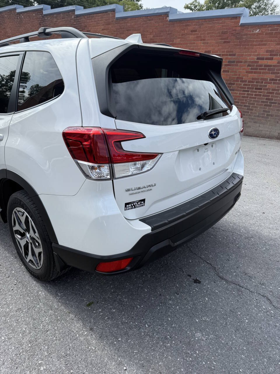 Used 2020 Subaru Forester Premium AWD/4WD image 3