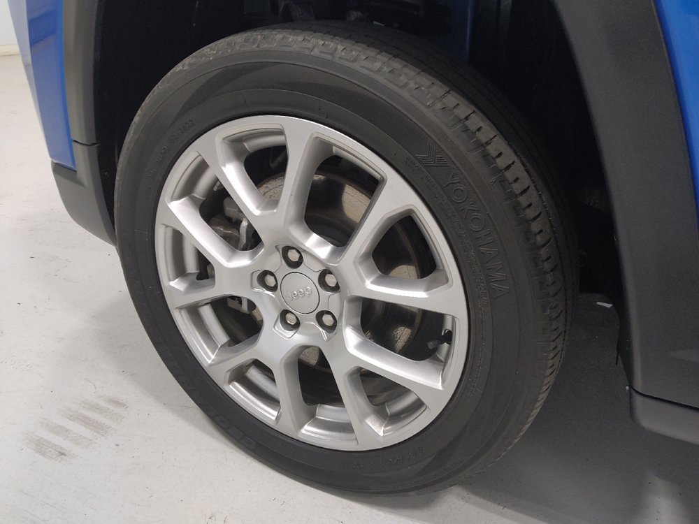 Used 2023 Jeep Compass Latitude AWD/4WD image 31
