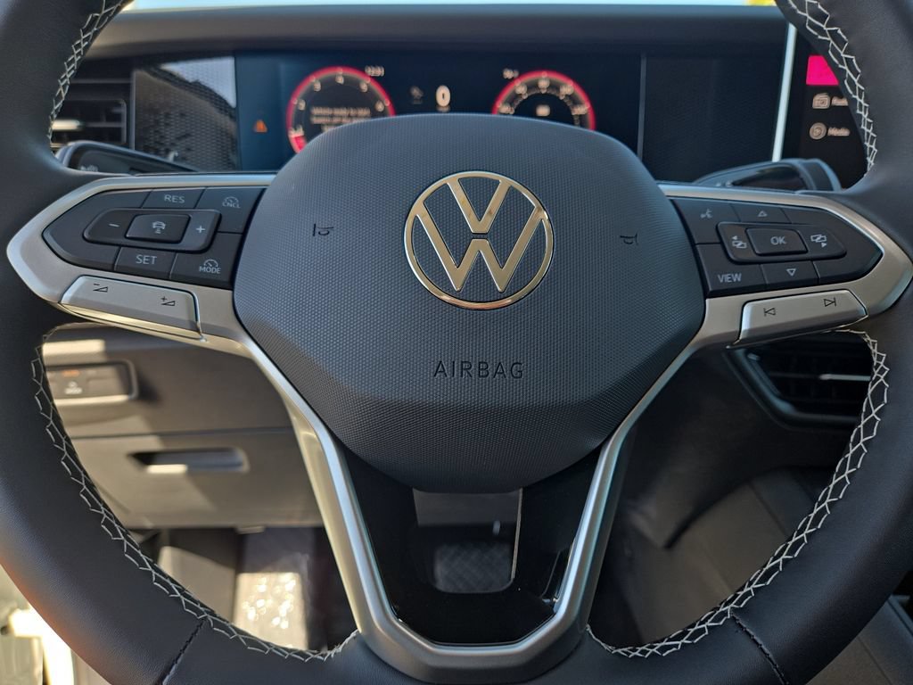 Certified 2025 Volkswagen Tiguan SE FWD image 24
