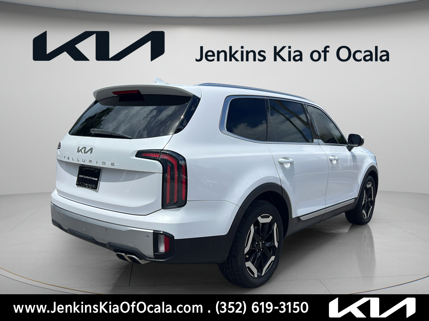 Certified 2023 Kia Telluride EX w/ EX Captain's Chair Package FWD image 3