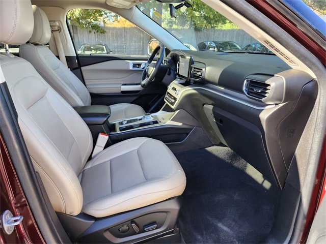 Certified 2022 Ford Explorer XLT w/ Equipment Group 202A image 11