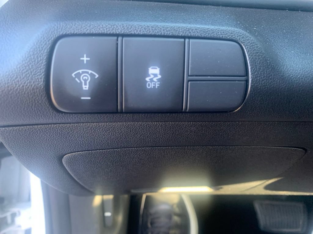 Certified 2025 Hyundai Elantra SEL FWD image 15