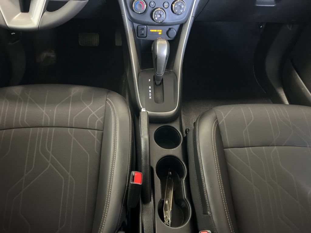 Used 2022 Chevrolet Trax LT w/ LT Convenience Package AWD/4WD image 10