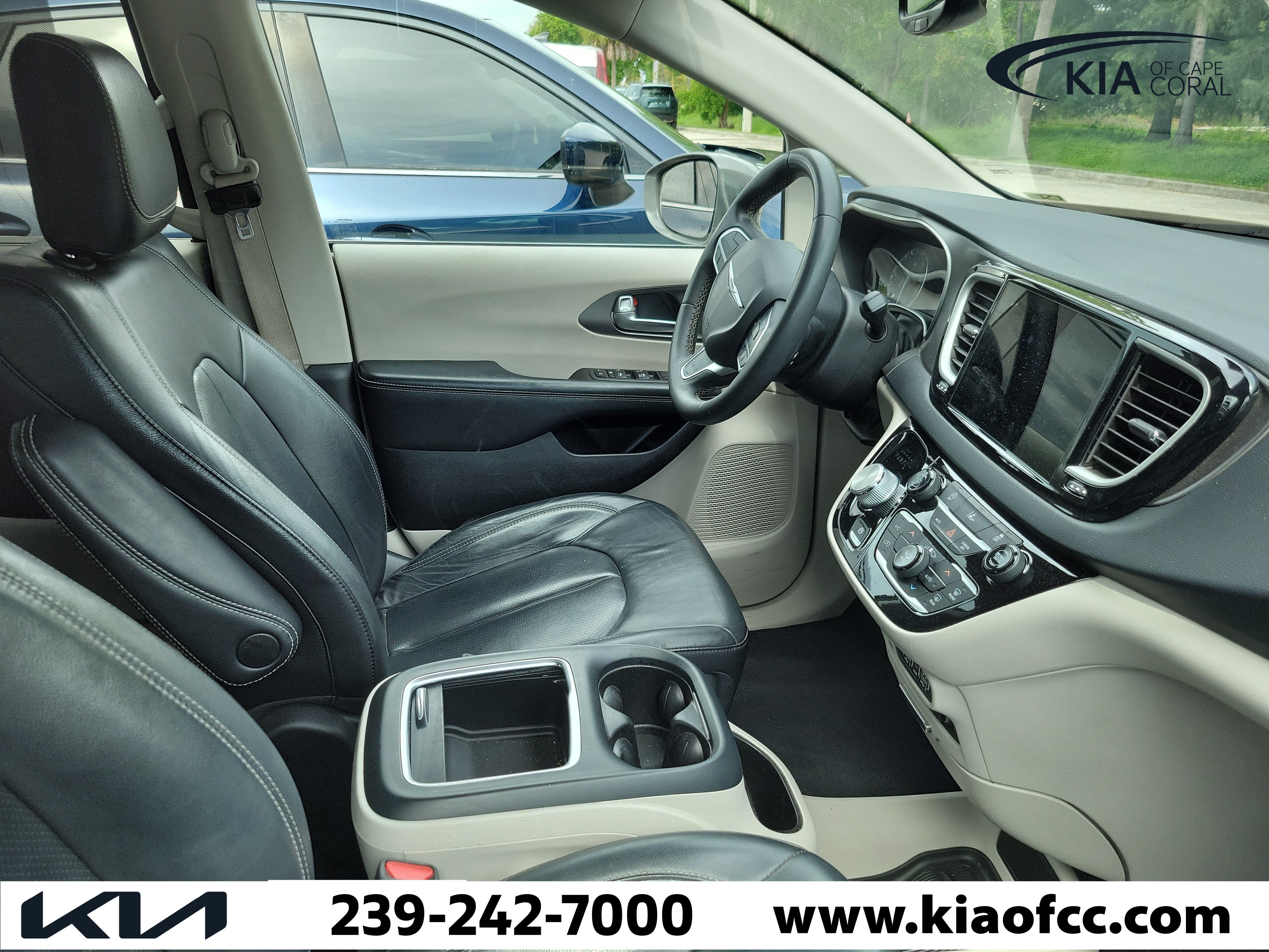 Used 2022 Chrysler Pacifica Touring-L FWD image 10