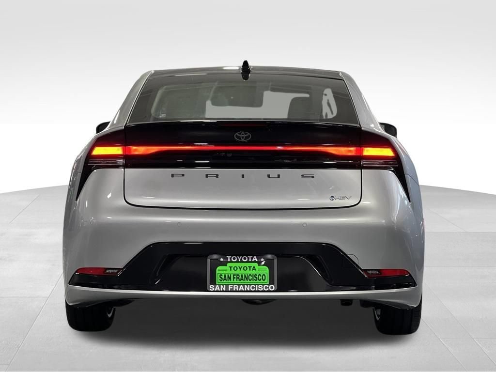 New 2027 Toyota Prius Limited AWD/4WD image 4