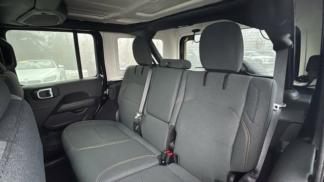 Used 2025 Jeep Wrangler Unlimited Sahara image 31
