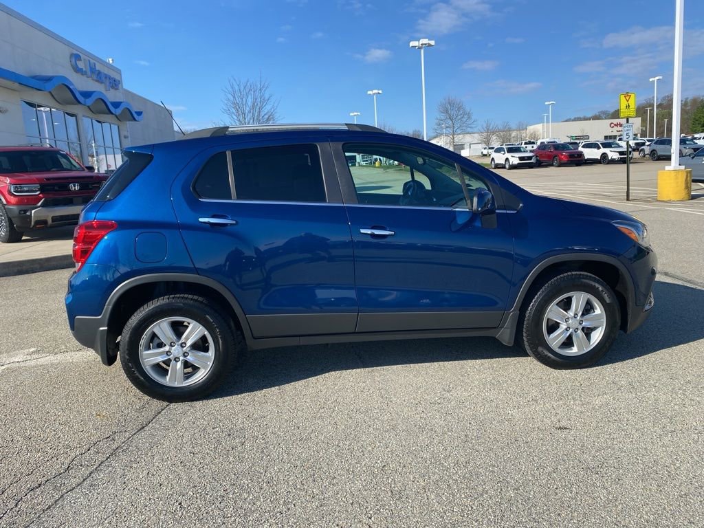 Used 2019 Chevrolet Trax LT w/ LT Convenience Package image 2