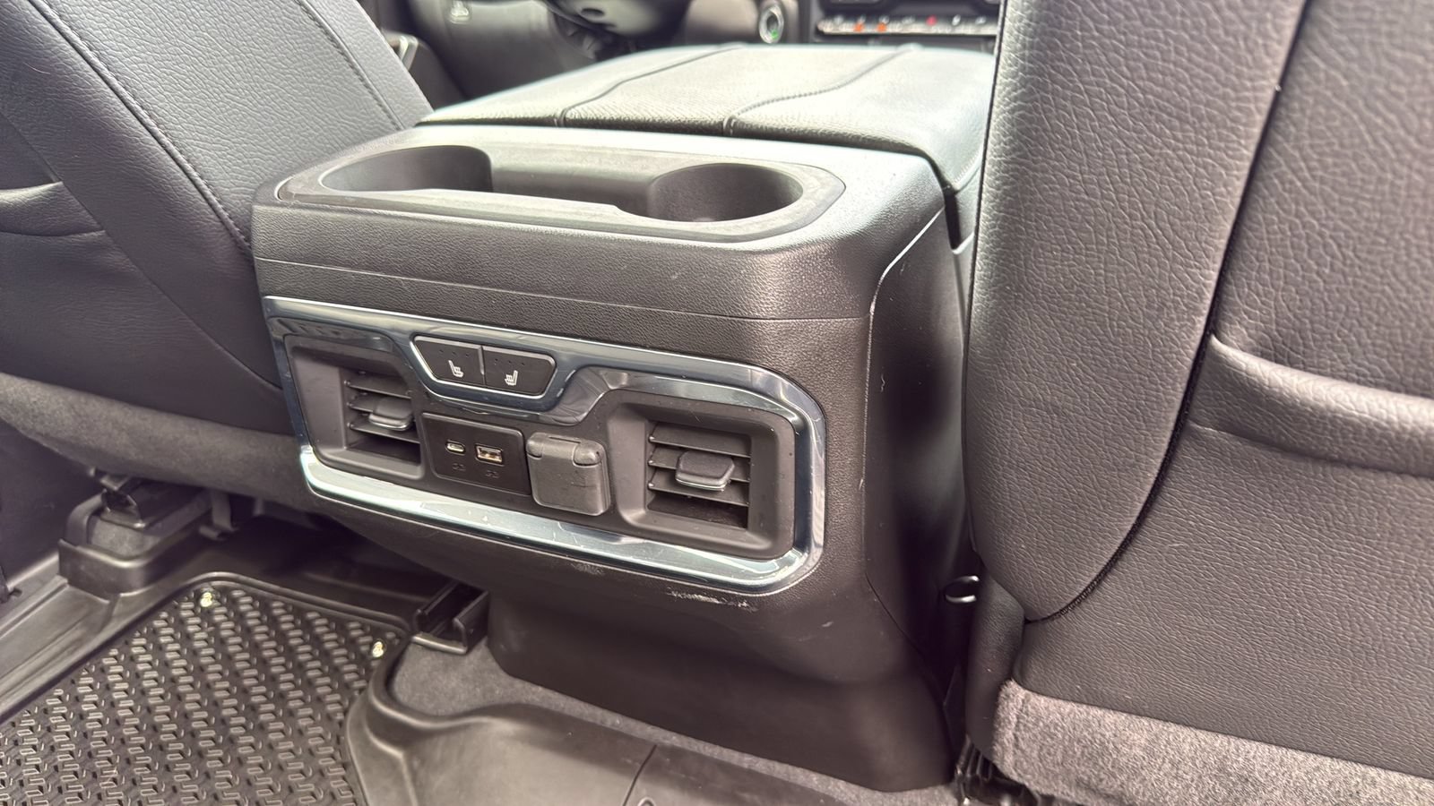 Used 2023 GMC Sierra 3500 Denali w/ Denali Ultimate Package AWD/4WD image 28