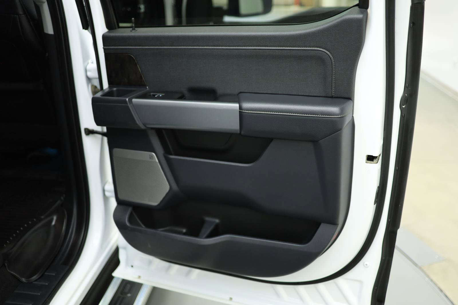 Used 2023 Ford F350 Lariat image 49