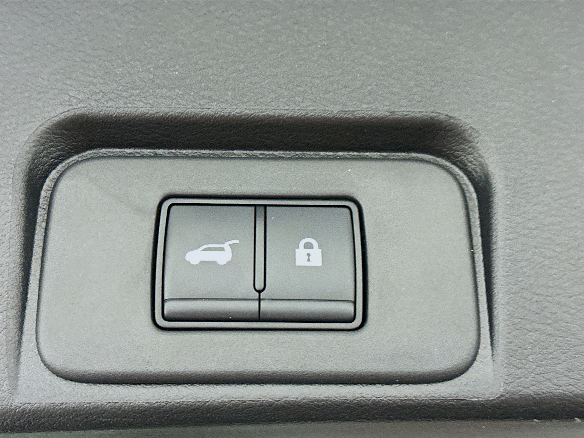 Used 2025 Nissan Rogue SV image 30