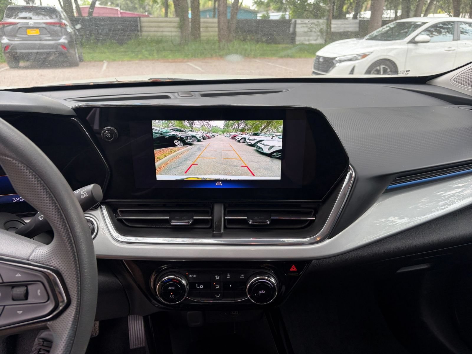 Used 2025 Chevrolet Trax LT FWD image 23