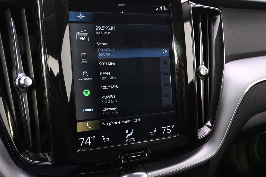 Used 2018 Volvo XC60 T6 Momentum w/ Vision Package image 25