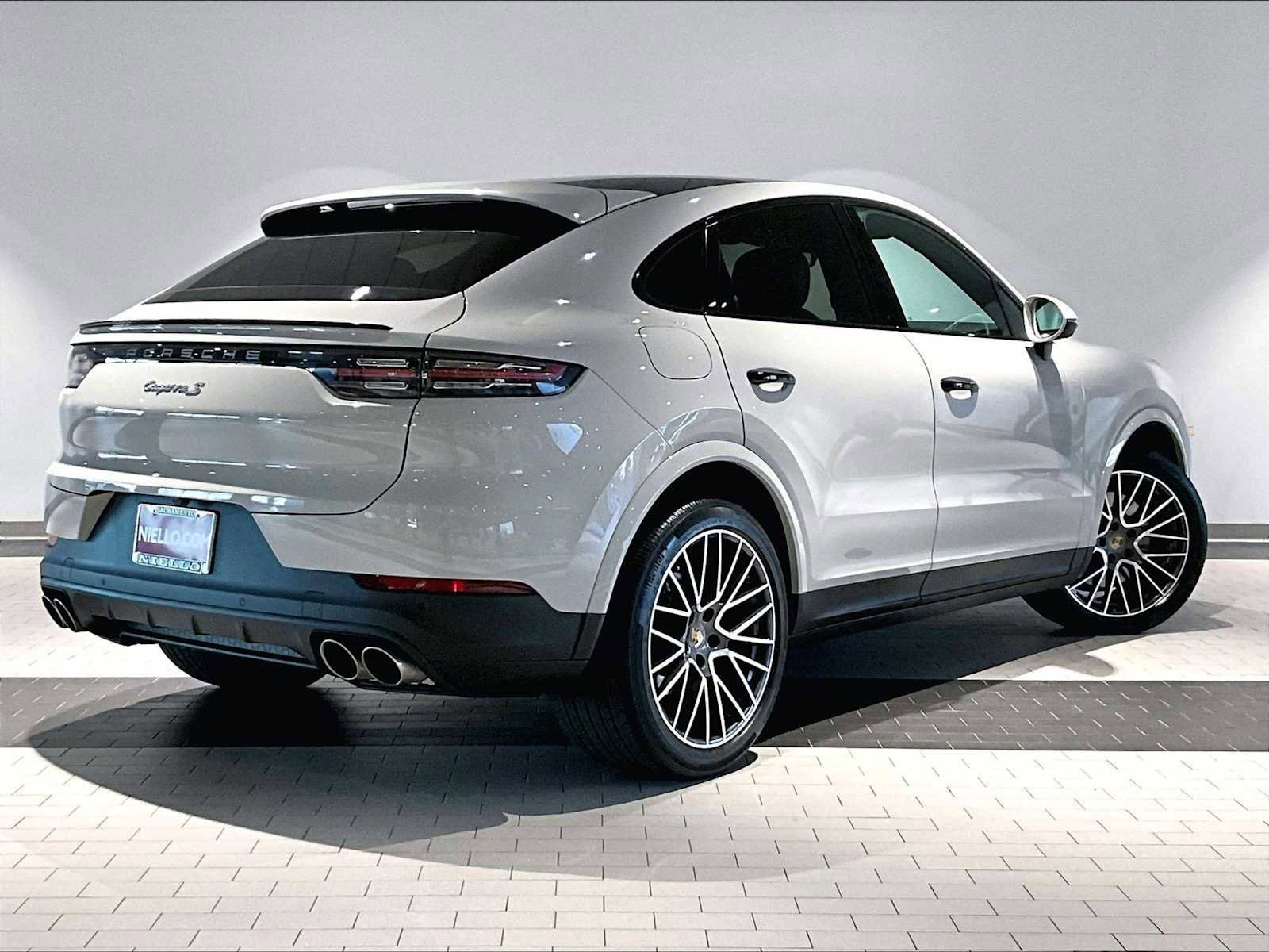 Used 2022 Porsche Cayenne S image 10