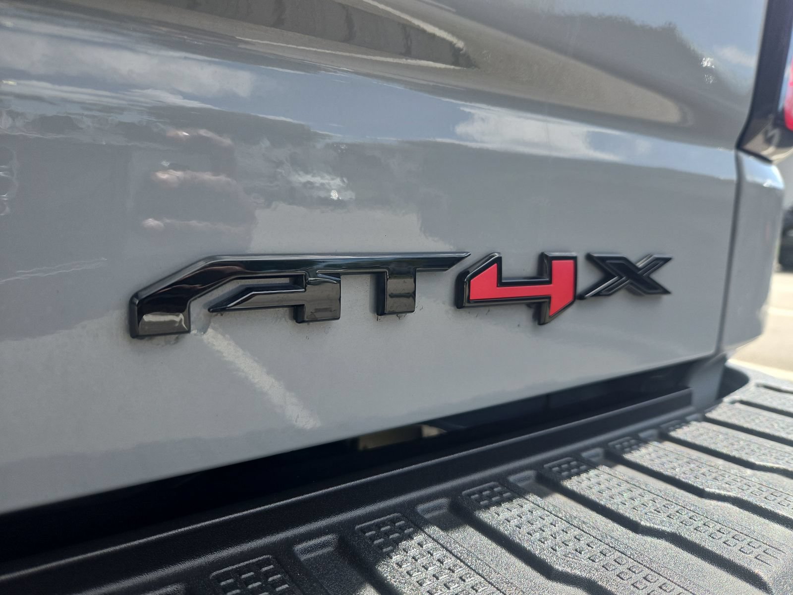 Used 2024 GMC Sierra 1500 AT4X w/ AT4X AEV Edition AWD/4WD image 13