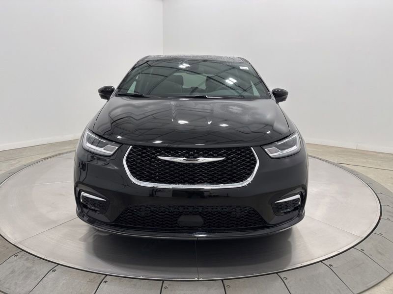 New 2026 Chrysler Pacifica Limited video 2