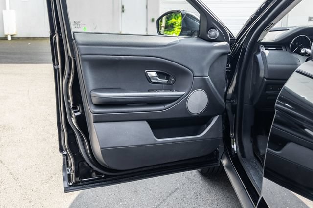 Used 2019 Land Rover Range Rover Evoque SE AWD/4WD image 23