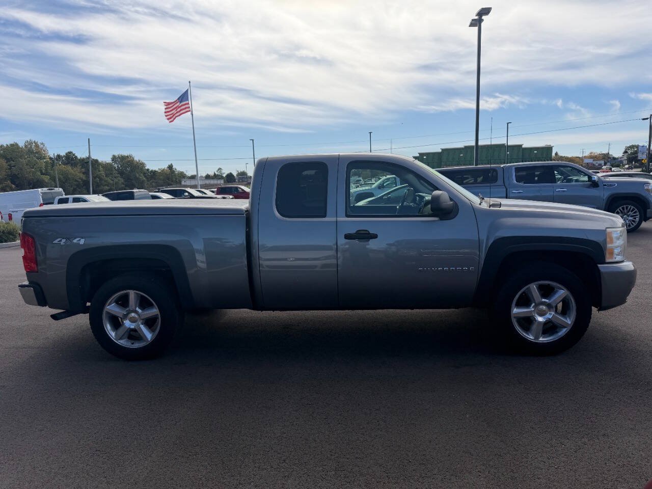 Used 2007 Chevrolet Silverado 1500 LT w/ 2LT Audio Package AWD/4WD image 6