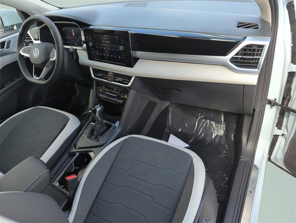 New 2026 Volkswagen Taos SE image 17