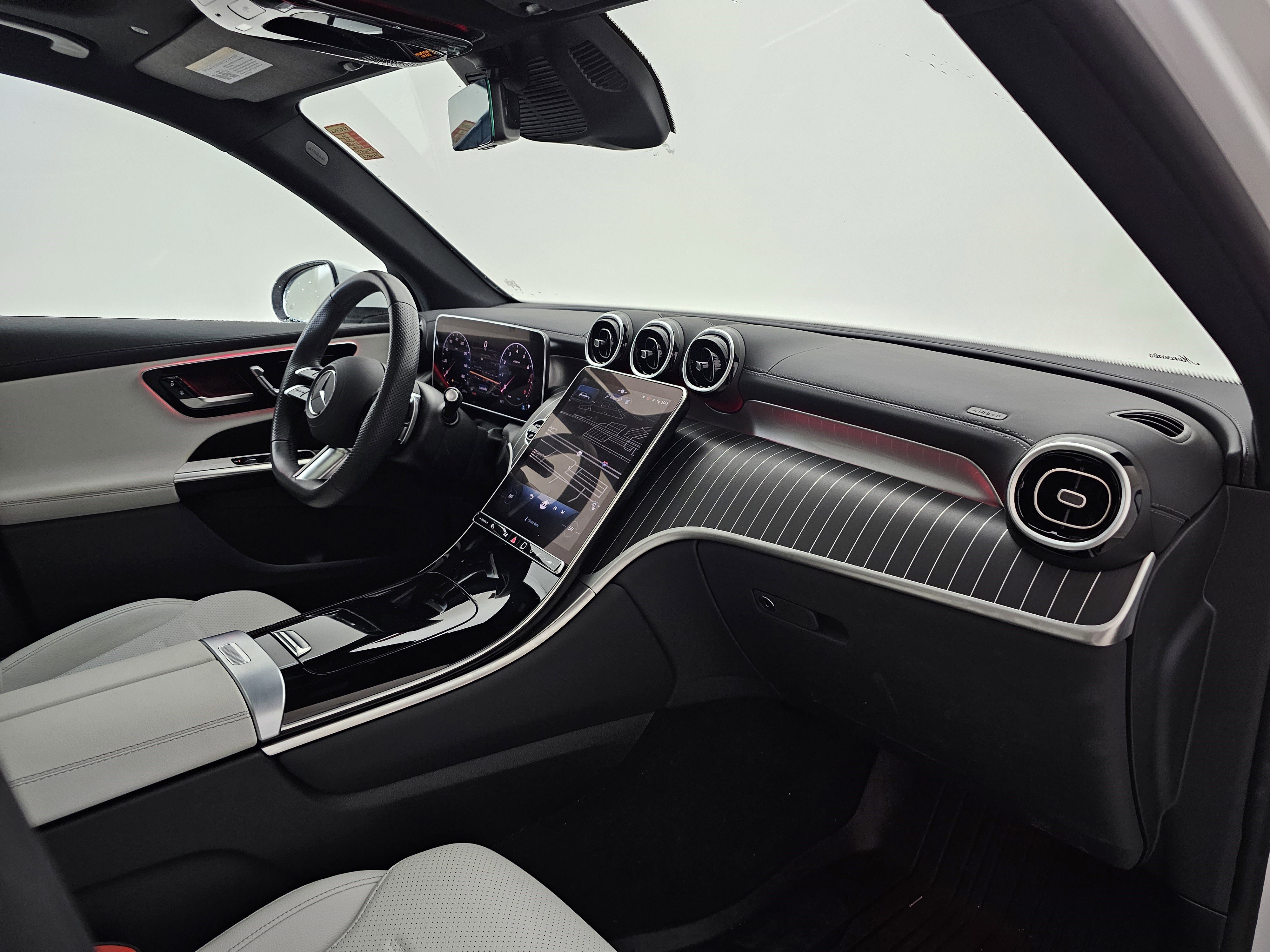 Used 2024 Mercedes-Benz GLC 300 4MATIC image 10