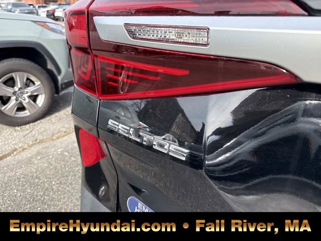 Used 2021 Kia Seltos SX w/ SX Sunroof Package image 5