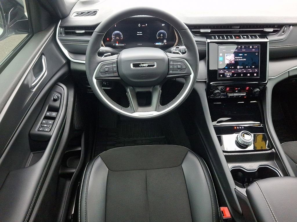 Used 2024 Jeep Grand Cherokee Altitude image 11