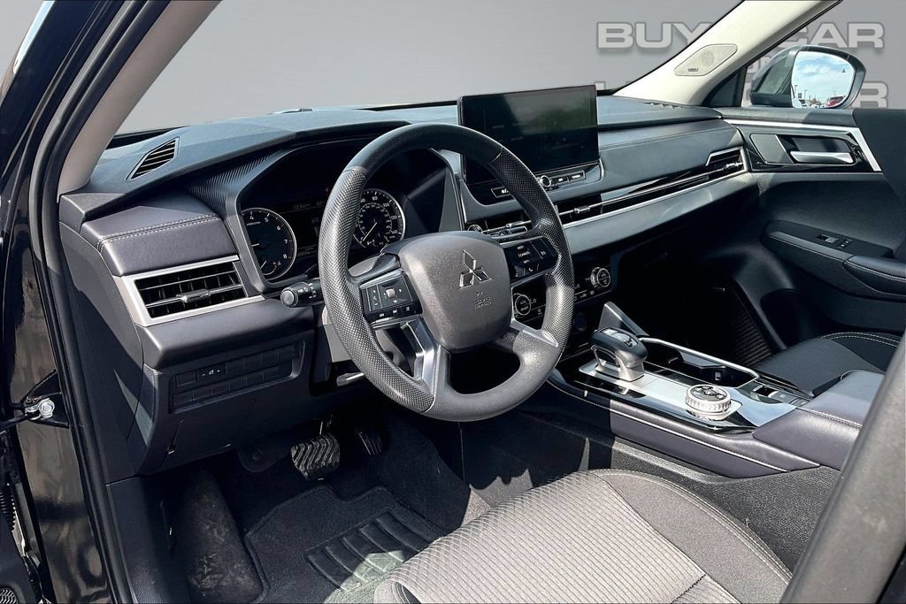 Used 2025 Mitsubishi Outlander ES AWD/4WD image 14