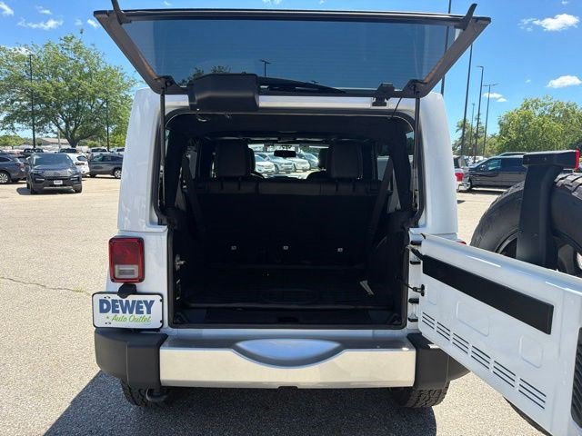 Used 2017 Jeep Wrangler Unlimited Sahara w/ Connectivity Group AWD/4WD image 15