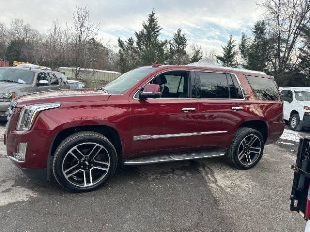 Used 2017 Cadillac Escalade Luxury image 2