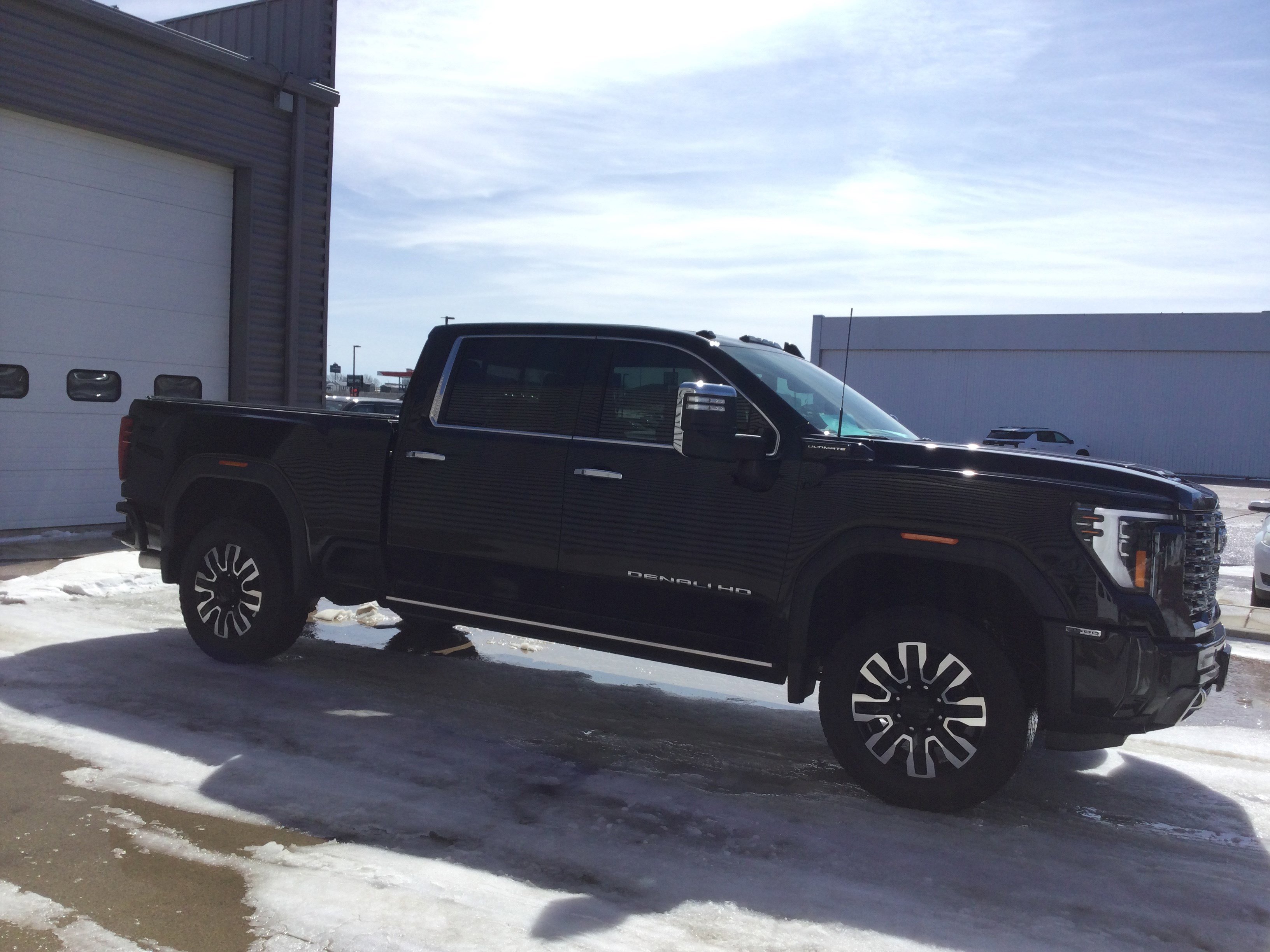 Used 2024 GMC Sierra 3500 Denali Ultimate image 4