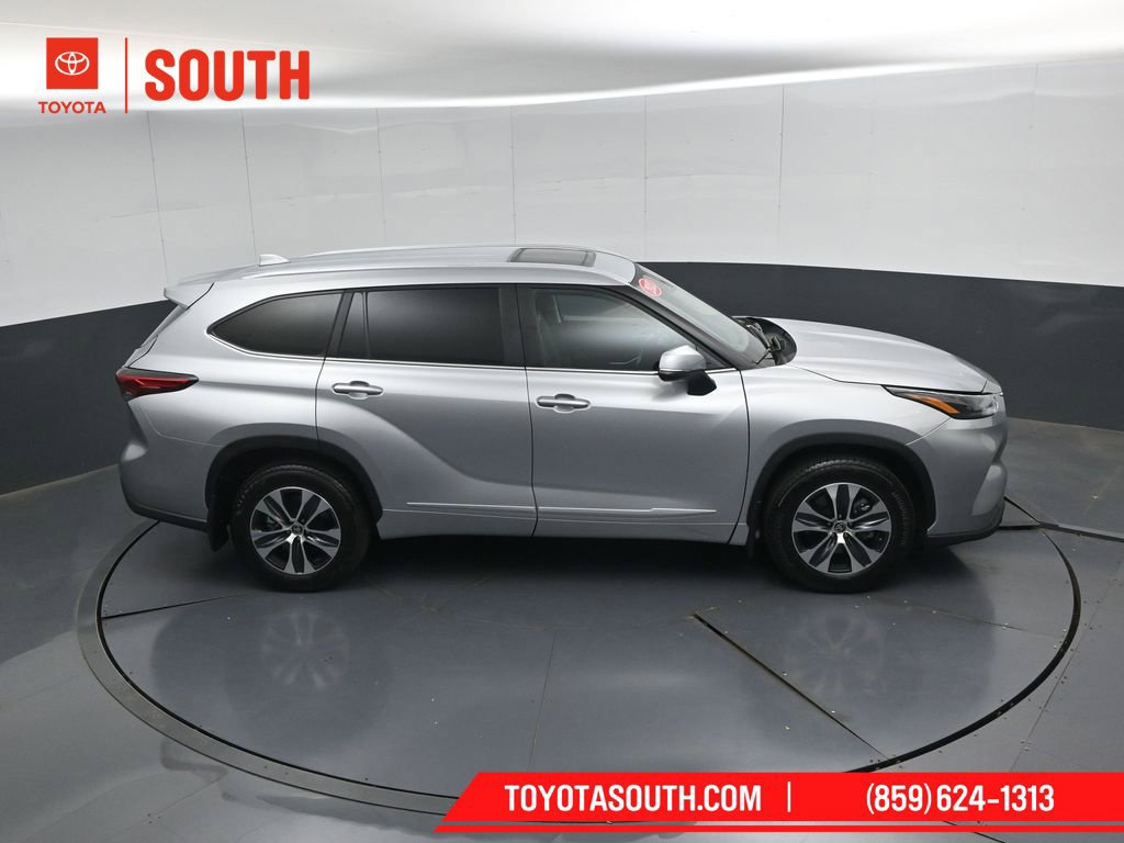 Used 2023 Toyota Highlander XLE AWD/4WD image 50