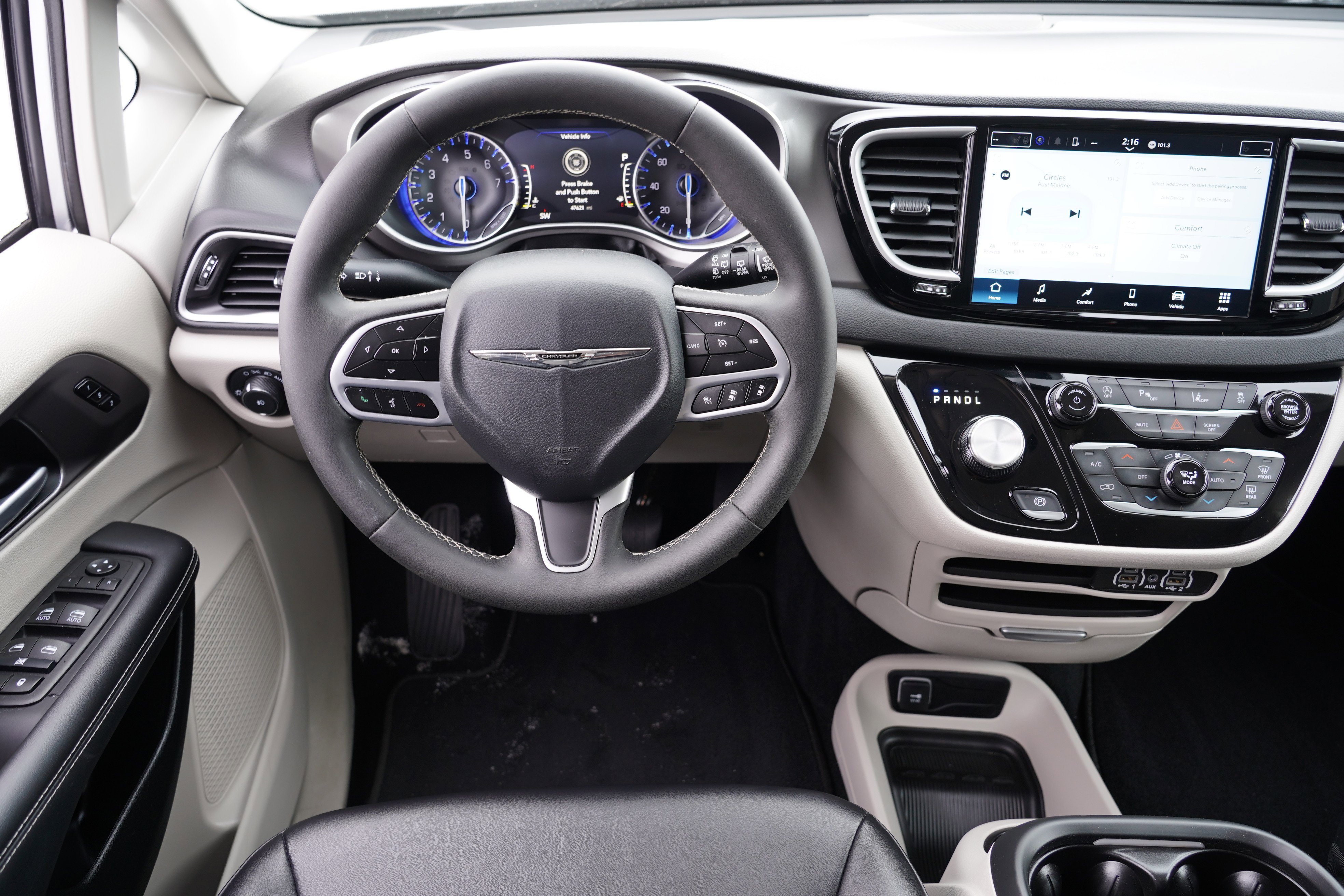Used 2024 Chrysler Pacifica Touring-L FWD image 24