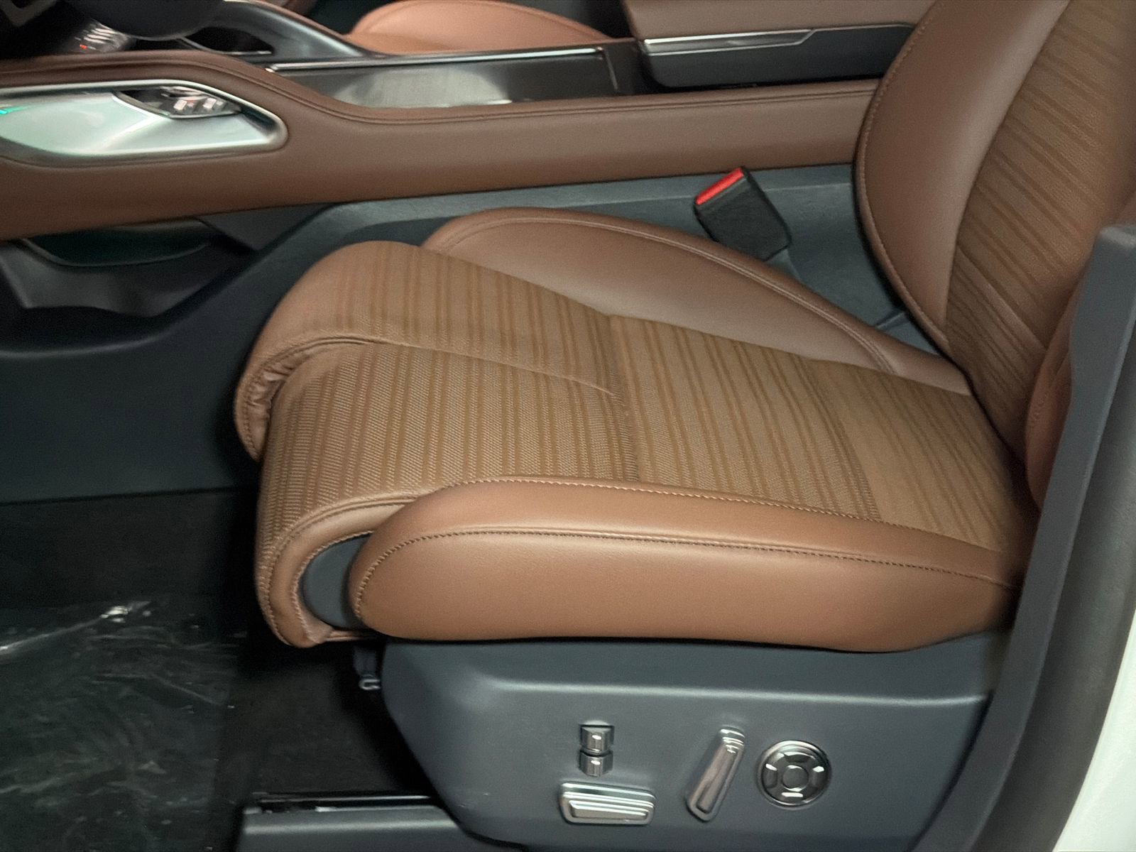 New 2026 Lincoln Nautilus Reserve AWD/4WD image 16