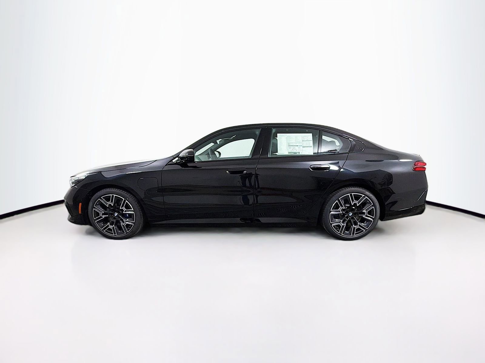 New 2027 BMW 550e xDrive AWD/4WD image 4