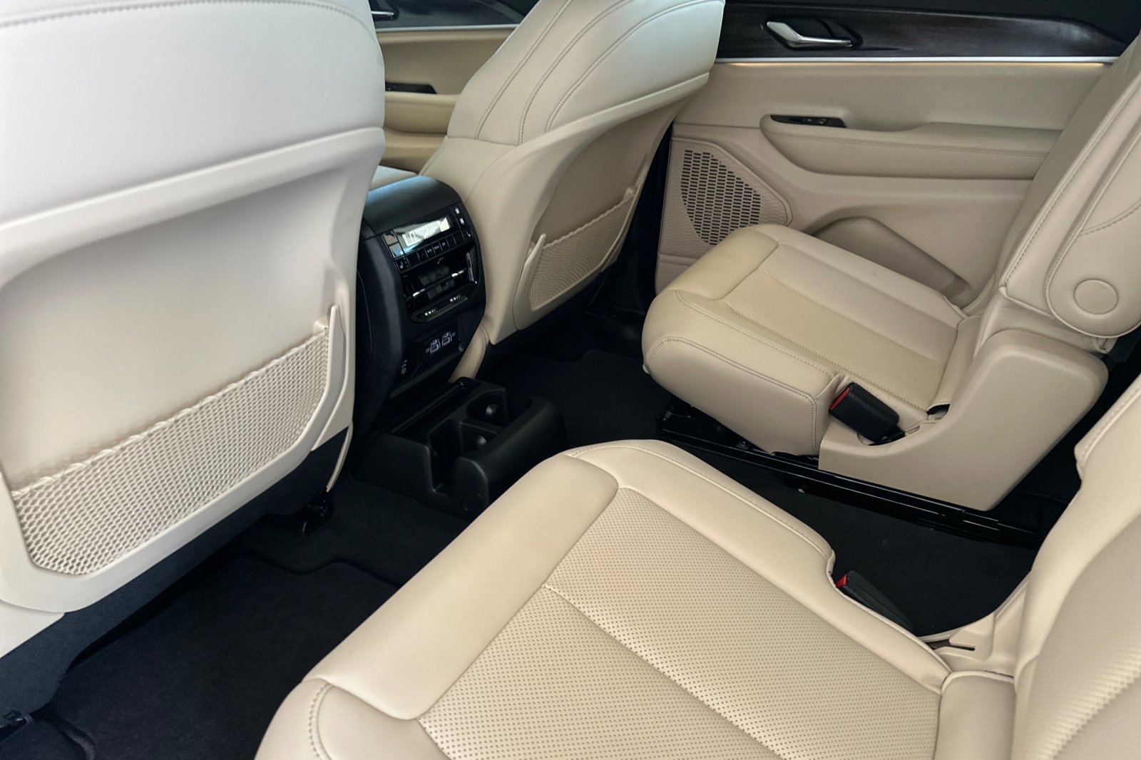 New 2025 Jeep Grand Cherokee L Limited w/ Luxury Tech Group II image 12