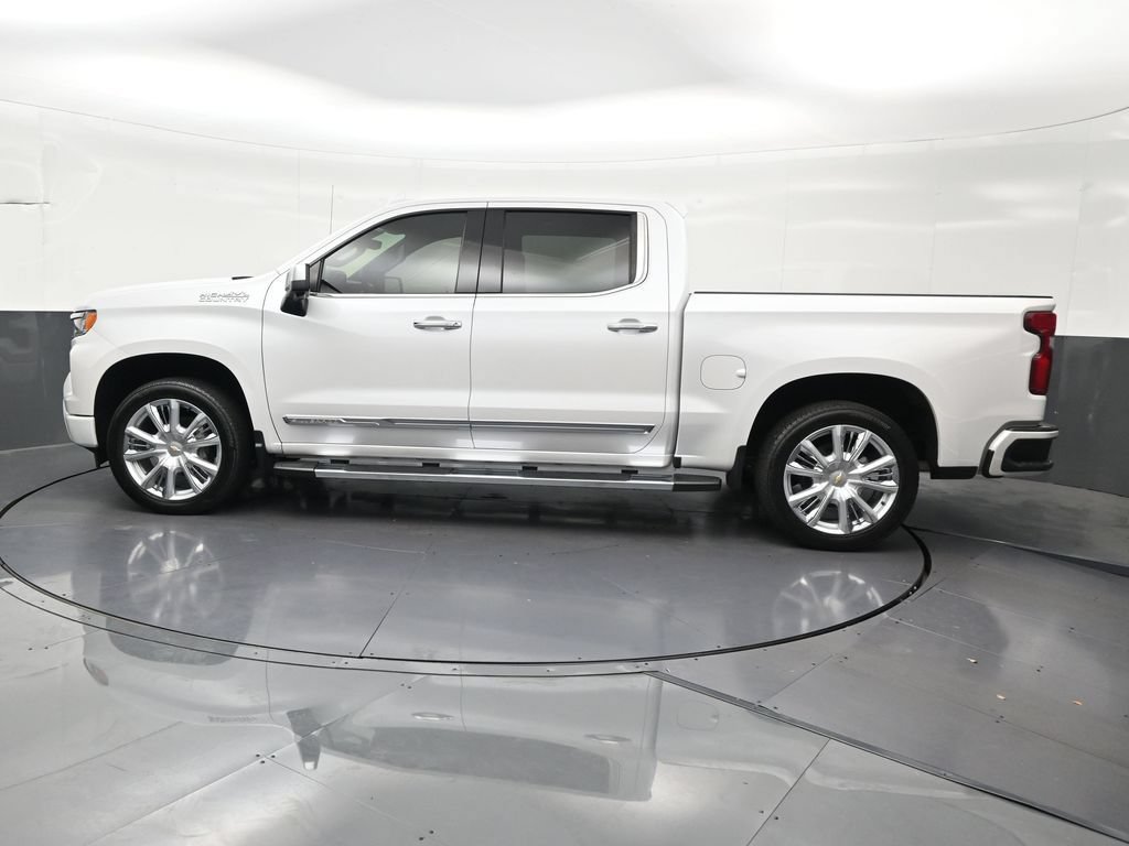 Used 2024 Chevrolet Silverado 1500 High Country w/ High Country Premium Package AWD/4WD image 2