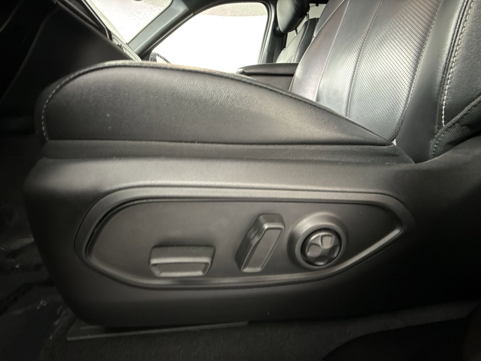 Used 2024 Jeep Grand Cherokee L Limited w/ Luxury Tech Group II image 14