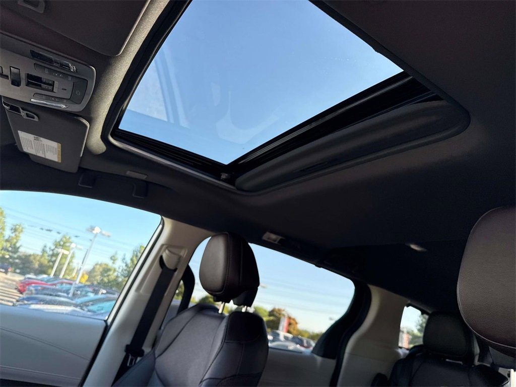 Certified 2023 Toyota Sienna Platinum image 8