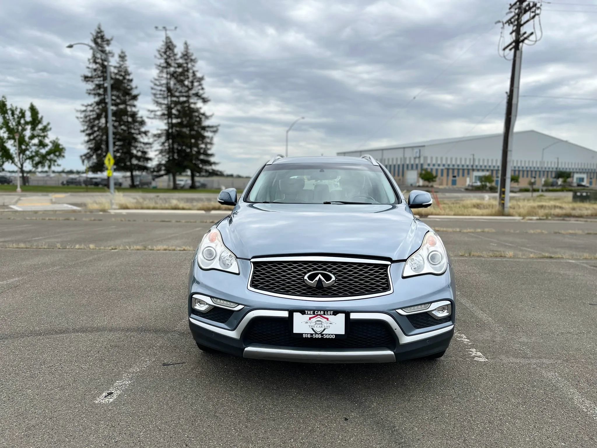 Used 2016 INFINITI QX50 2WD w/ Premium Plus Package image 2