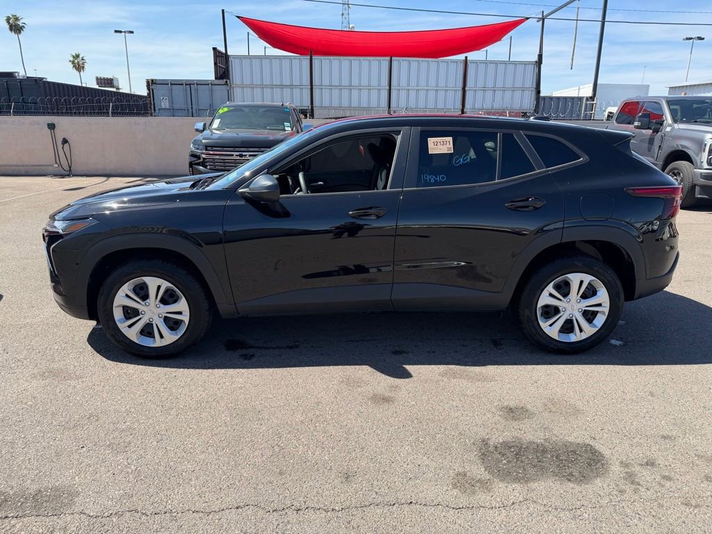 Used 2025 Chevrolet Trax LS image 6