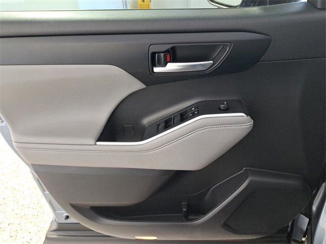 Used 2023 Toyota Highlander XLE image 21