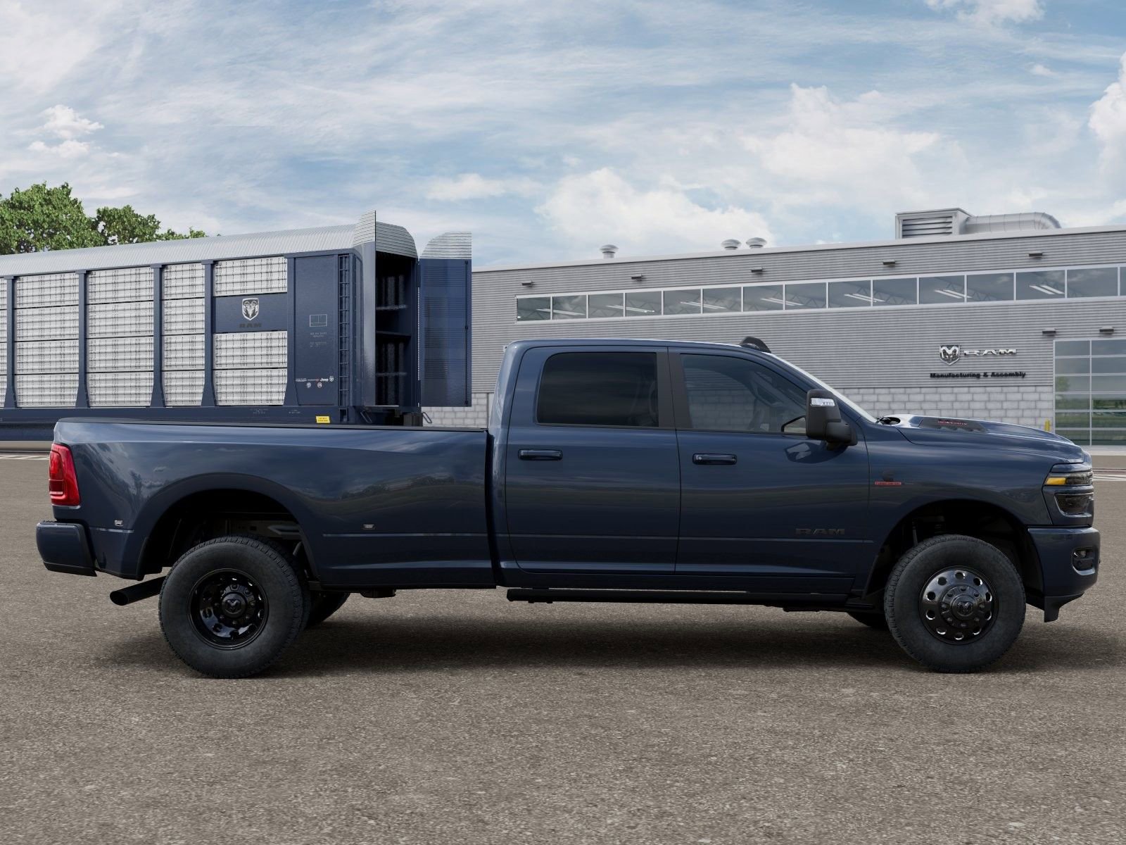New 2026 RAM 3500 Laramie AWD/4WD image 21