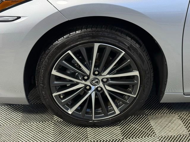 Used 2025 Lexus ES 350 w/ Premium Package image 17