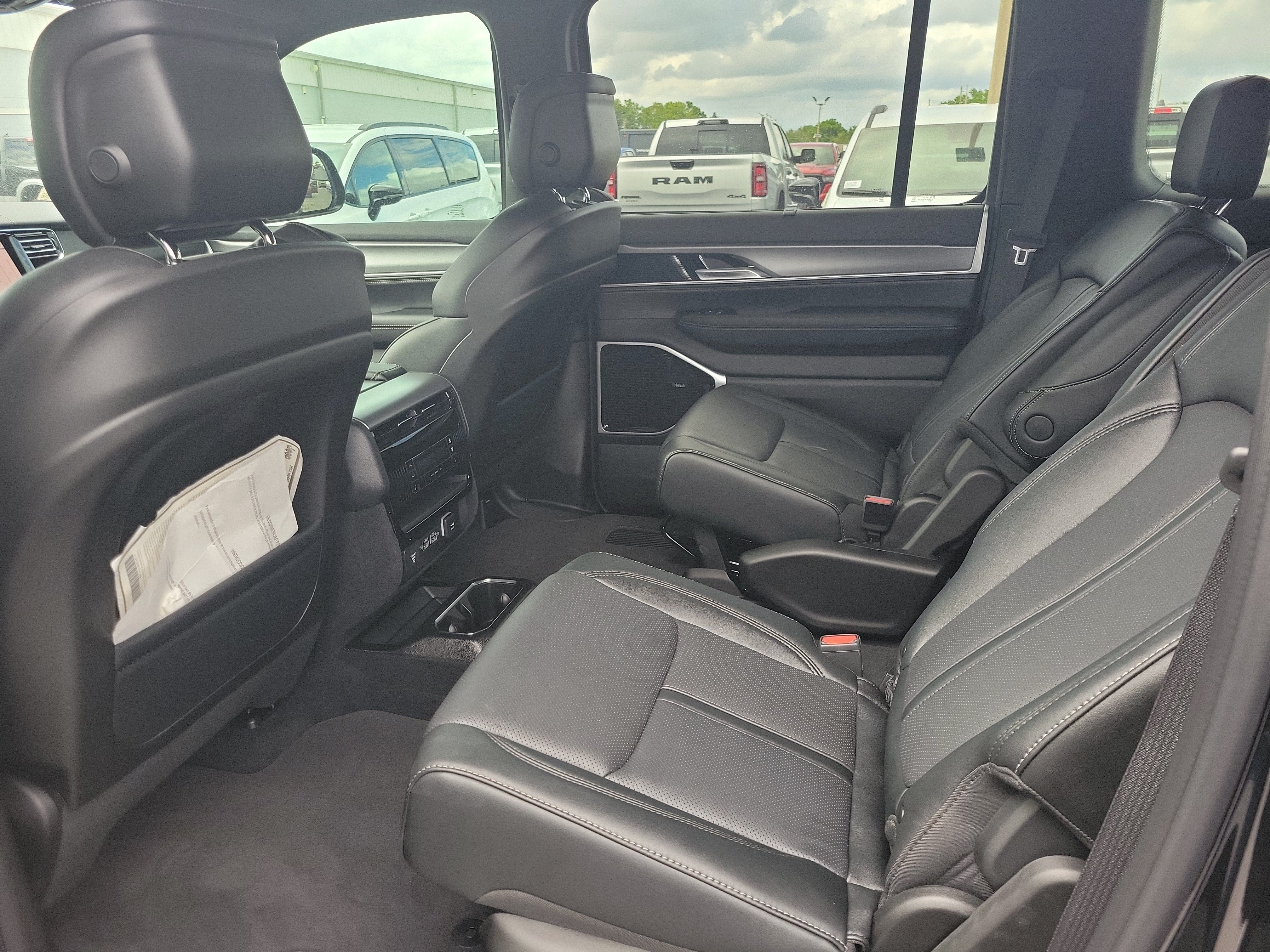 New 2026 Jeep Grand Wagoneer L Limited AWD/4WD image 9