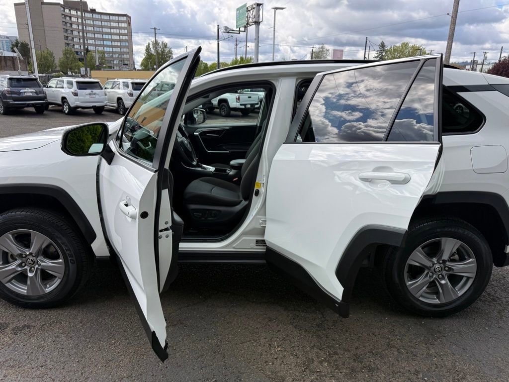 Certified 2022 Toyota RAV4 XLE AWD/4WD image 17