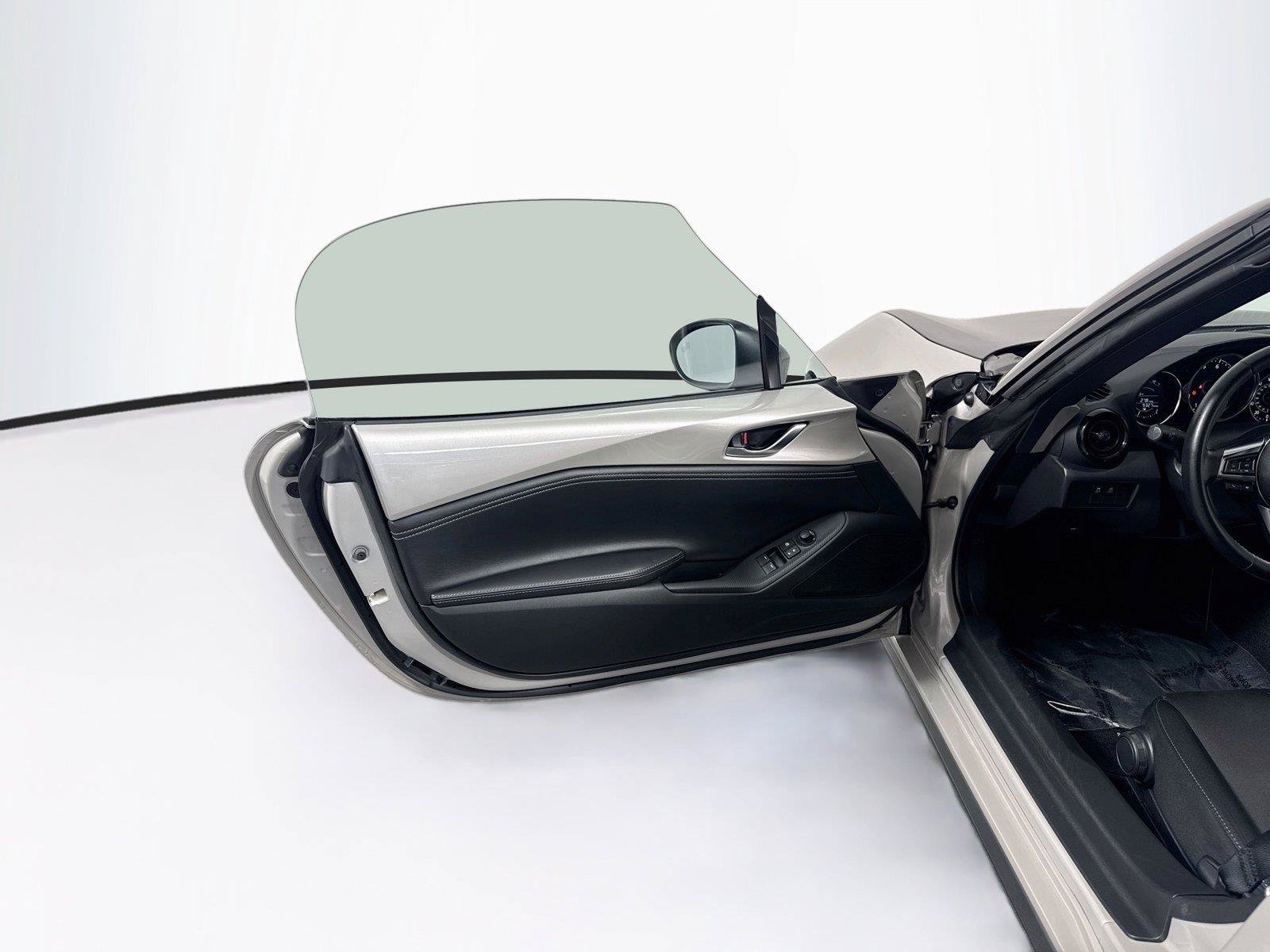Used 2023 MAZDA MX-5 Miata Club RWD image 11